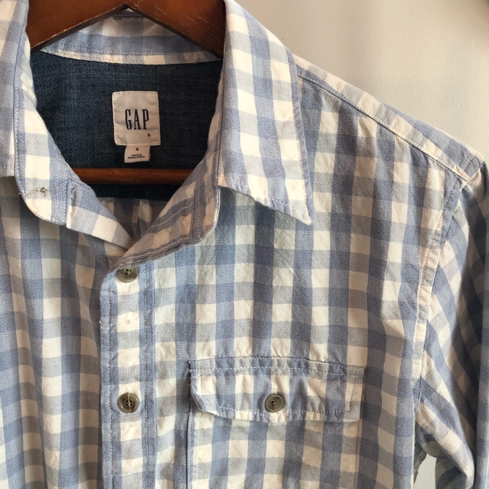 GAP Button Down - Picture 2 of 3